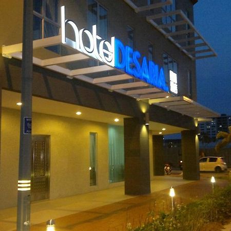 Hotel Desaria Петалинг Джая Екстериор снимка