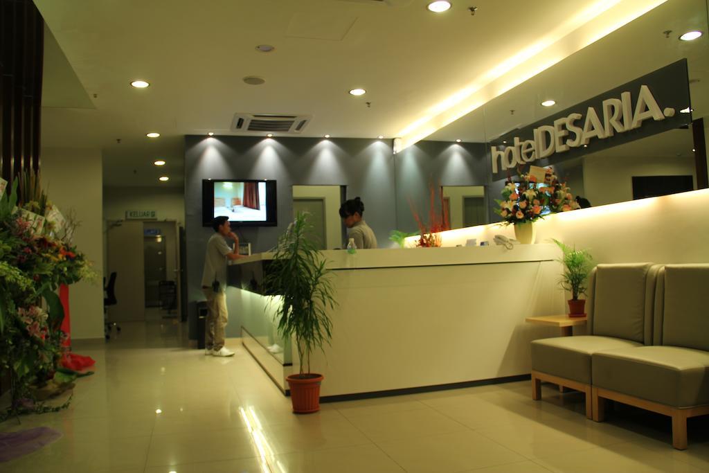 Hotel Desaria Петалинг Джая Екстериор снимка