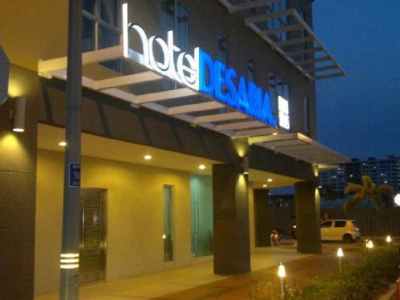 Hotel Desaria Петалинг Джая Екстериор снимка