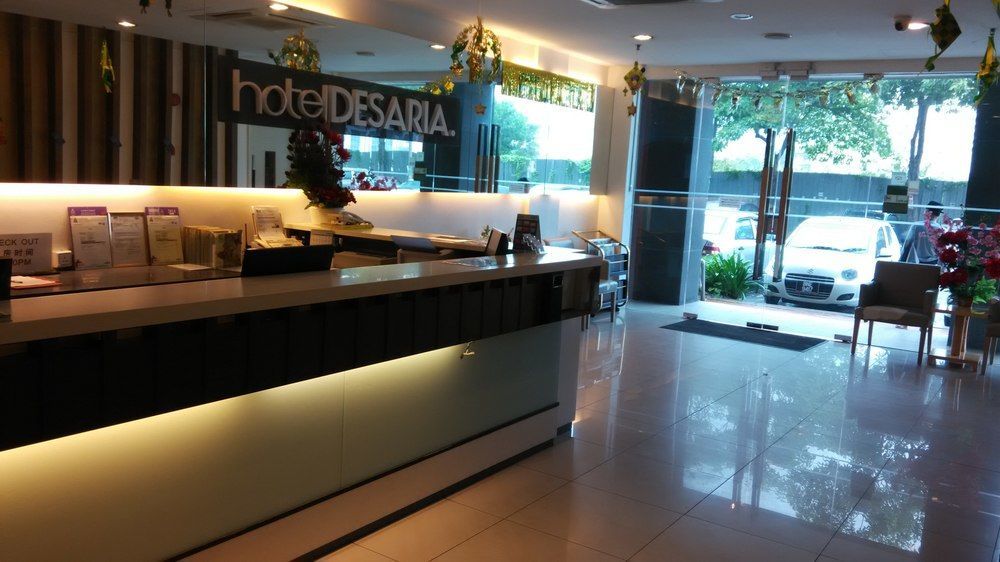 Hotel Desaria Петалинг Джая Екстериор снимка