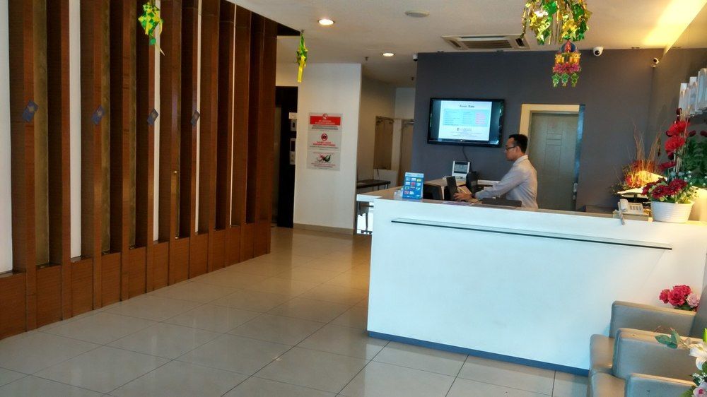 Hotel Desaria Петалинг Джая Екстериор снимка