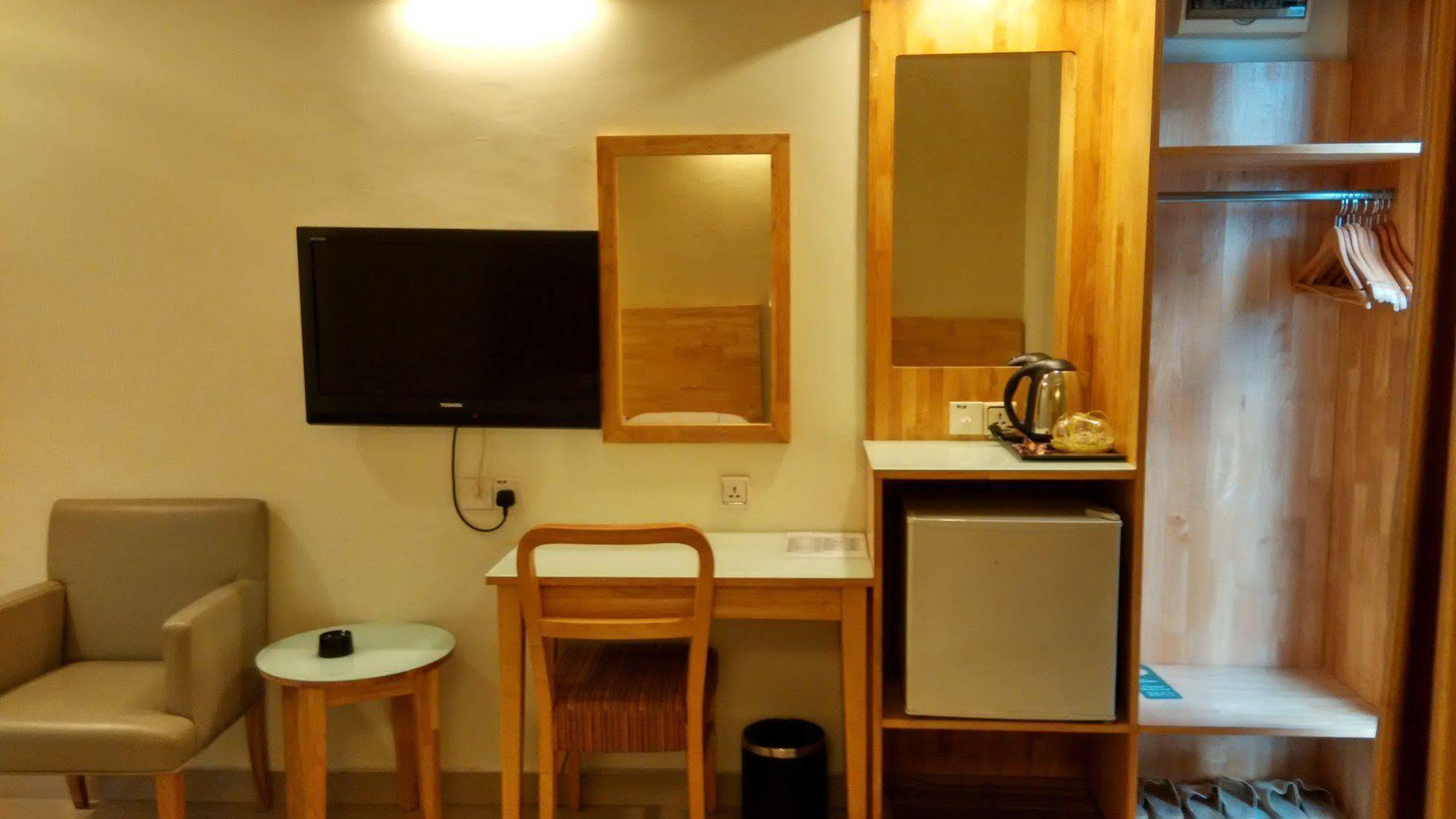 Hotel Desaria Петалинг Джая Екстериор снимка