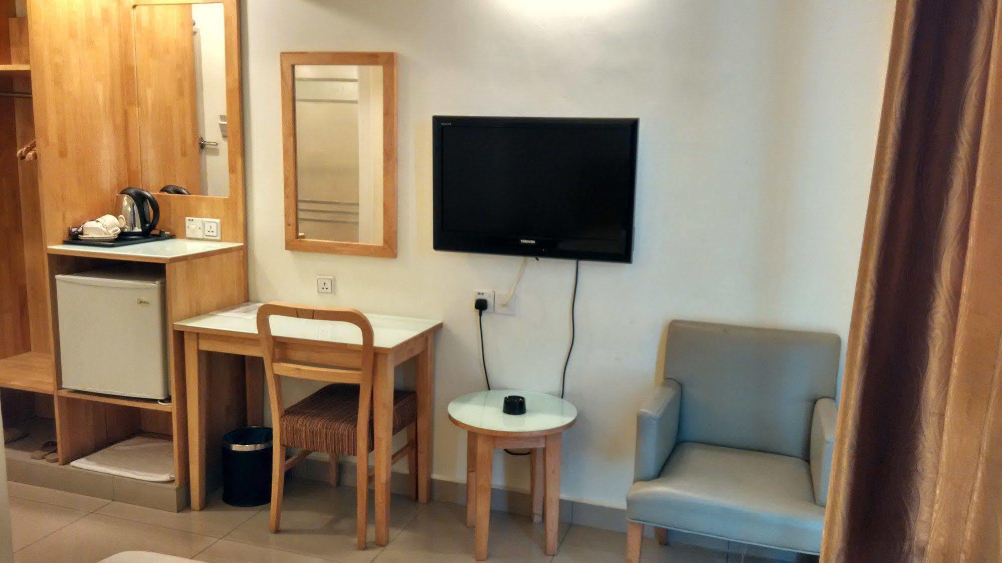 Hotel Desaria Петалинг Джая Екстериор снимка