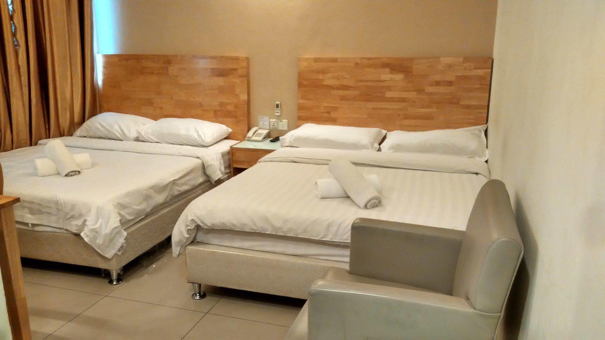 Hotel Desaria Петалинг Джая Екстериор снимка
