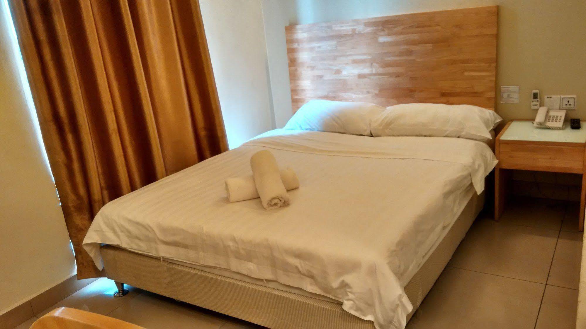 Hotel Desaria Петалинг Джая Екстериор снимка
